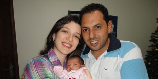 Lindeza de Lara com os pais Tiago dos Santos Heleno e Ludmila Moscardini Pires Heleno
